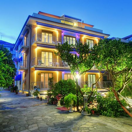 Hotel Villa Delibera Varazze Kültér fotó