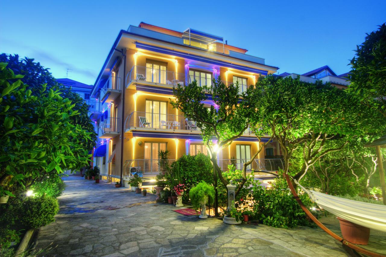 Hotel Villa Delibera Varazze Kültér fotó