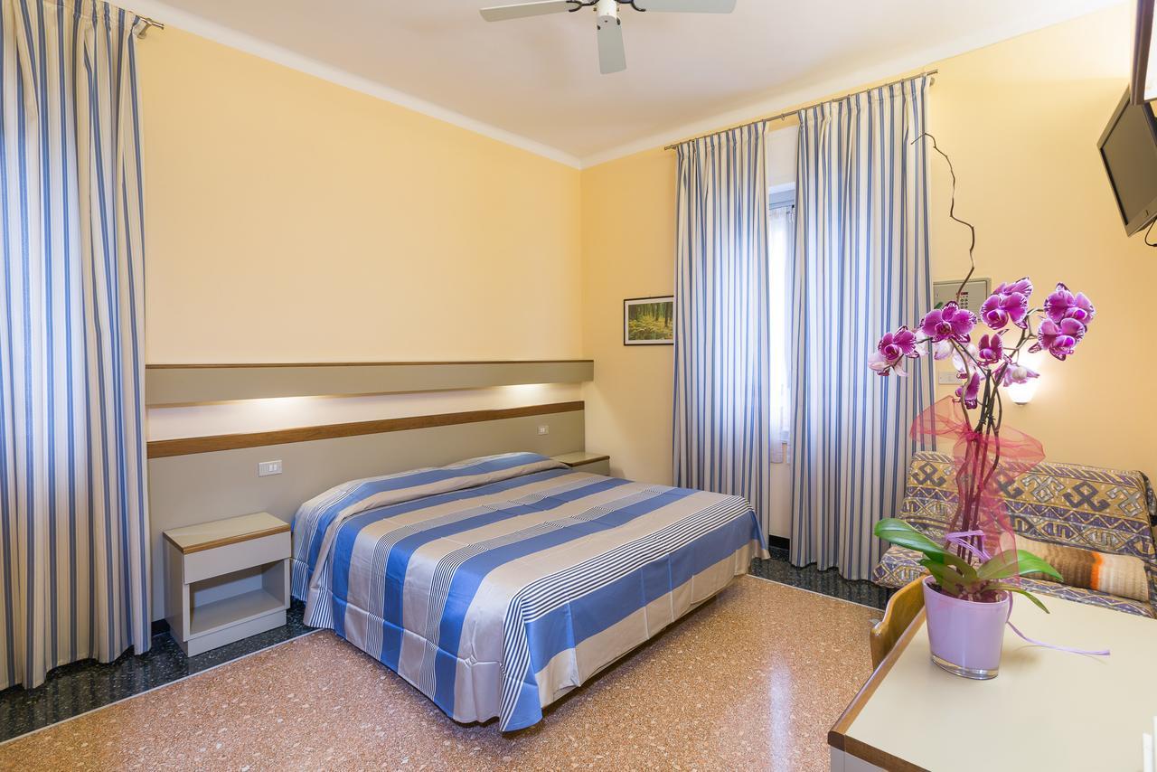 Hotel Villa Delibera Varazze Kültér fotó